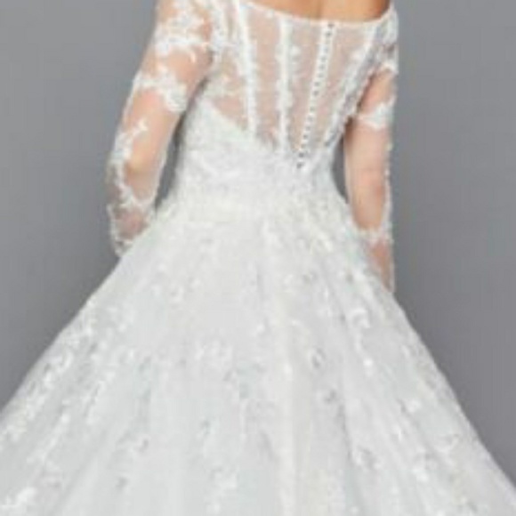 New ball gown bridal wedding dress - Picture 7 of 8